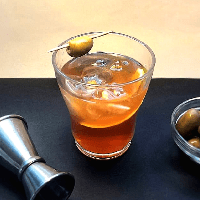 boulevardier trago con aceitunas