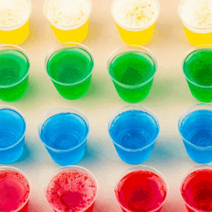 Jelly shots - receta súper fácil de Jello shots de gelatina y vodka