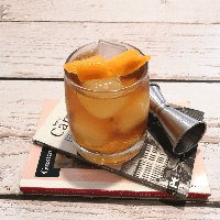 old fashioned trago con whiskey