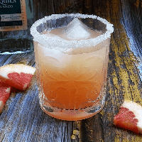 trago Paloma con pomelo